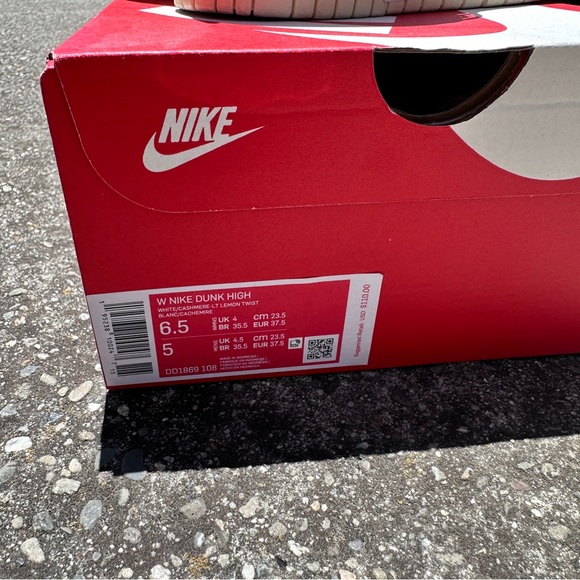 Nike Women’s Dunk High “Lemon Twist” - Picture 5 of 6